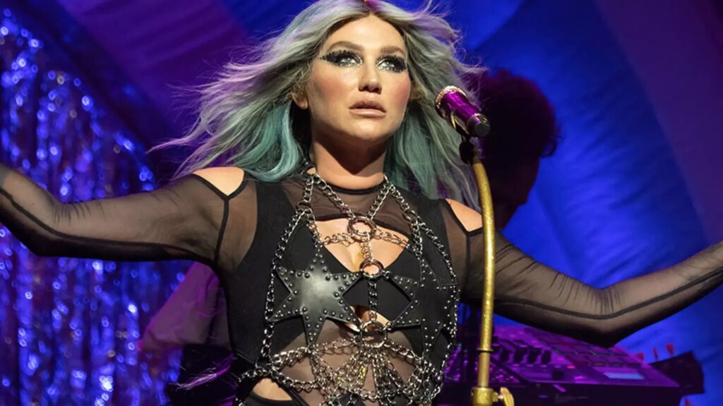 Kesha on stage